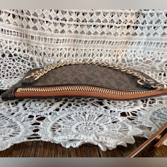 MICHAEL Michael Kors Belt Bag - Picture 5 of 9